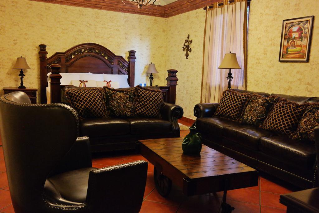 Genessis Hotel 4*